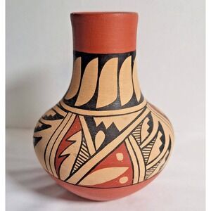 D Tosa Jemez Pueblo Pottery Vase Native American Hand Painted Geometric Art‎